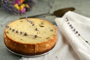 vegan baked cheesecake with tofu and poppy seeds