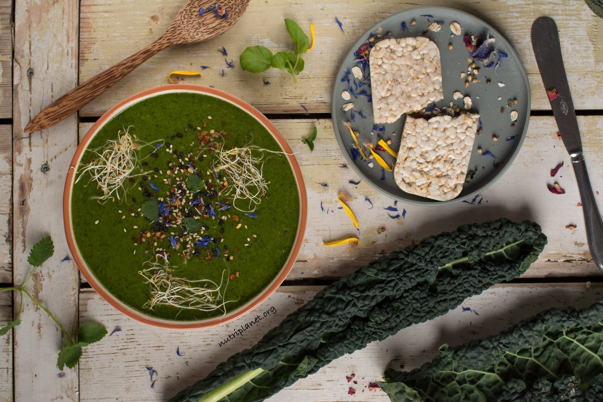 Creamy Vegan Soup with Peas, Broccoli and Kale
