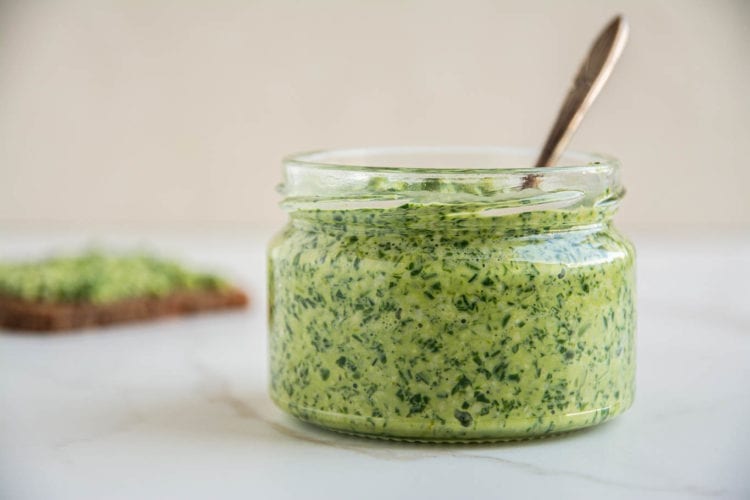 Learn how to make vegan oil-free wild garlic pesto with just 4 ingredients (not counting salt and water).