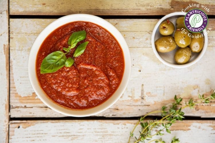 Learn how to make a simple and flavourful homemade marinara sauce. On top of that it’s also oil-free. It’ll be extremely convenient to grab this sauce from the fridge and use it on pizzas, pastas, salads, and as a dip.