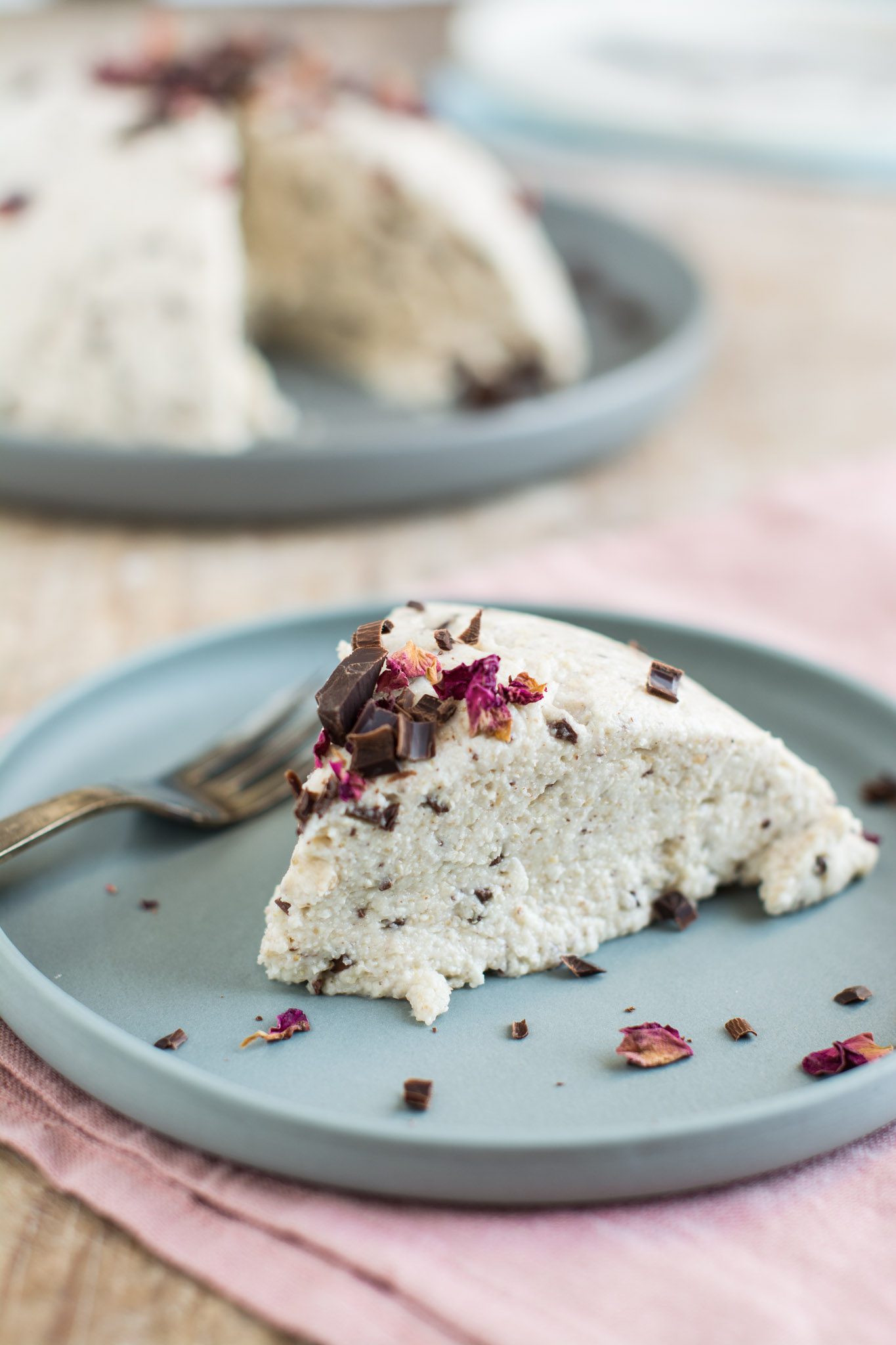 Learn how to make healthy dessert for Easter that is gluten-free and oil-free vegan cheesecake.