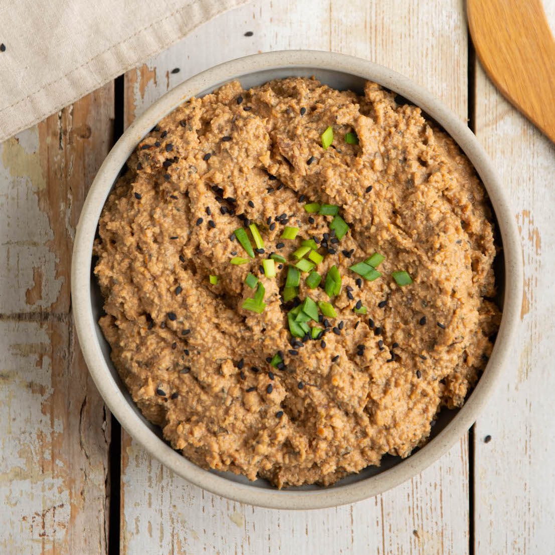 Delicious and easy low glycemic soybean and tofu hummus recipe with tahini. Enjoy the divine Mediterranean flavours of sun-dried tomatoes and dried basil.